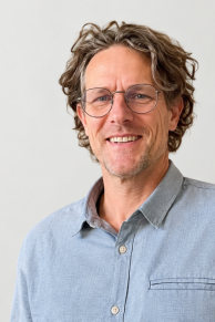 Dr. Tobias Armbruster